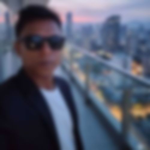 পরেই 's blurred profile